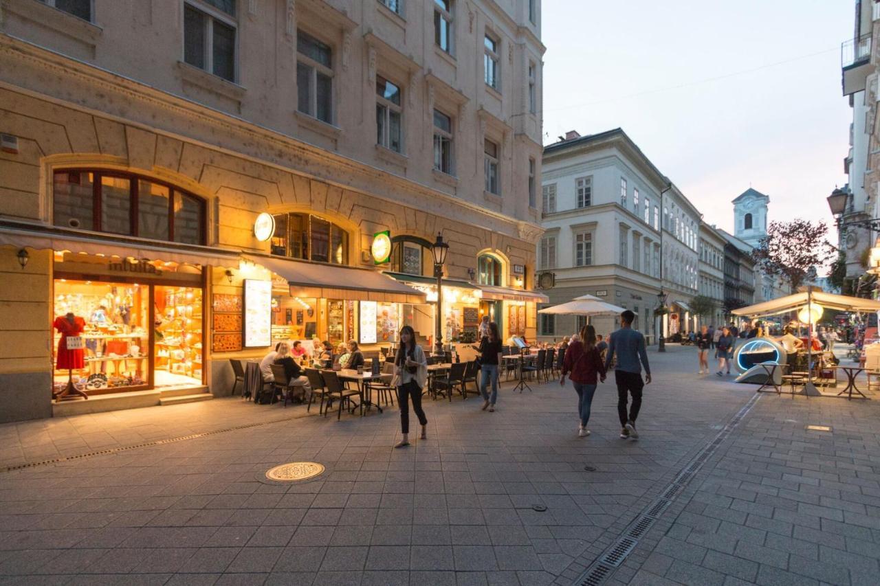 Little Americas Main Street Apartments Budapest Exterior foto